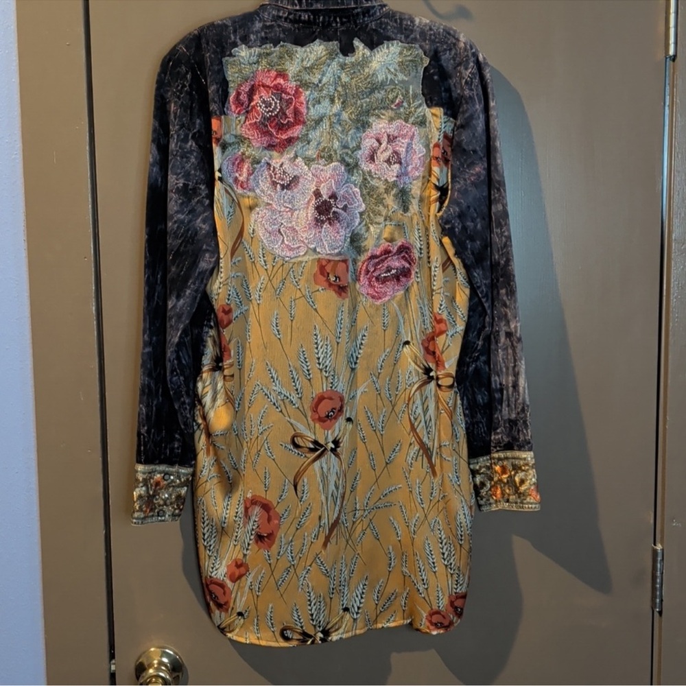 Aratta Acid Wash Mixed Textile Women's Blouse - Picture 2 of 4